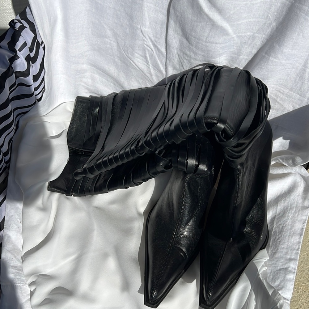 EUC Vera Gomma Tall Leather Black Boots